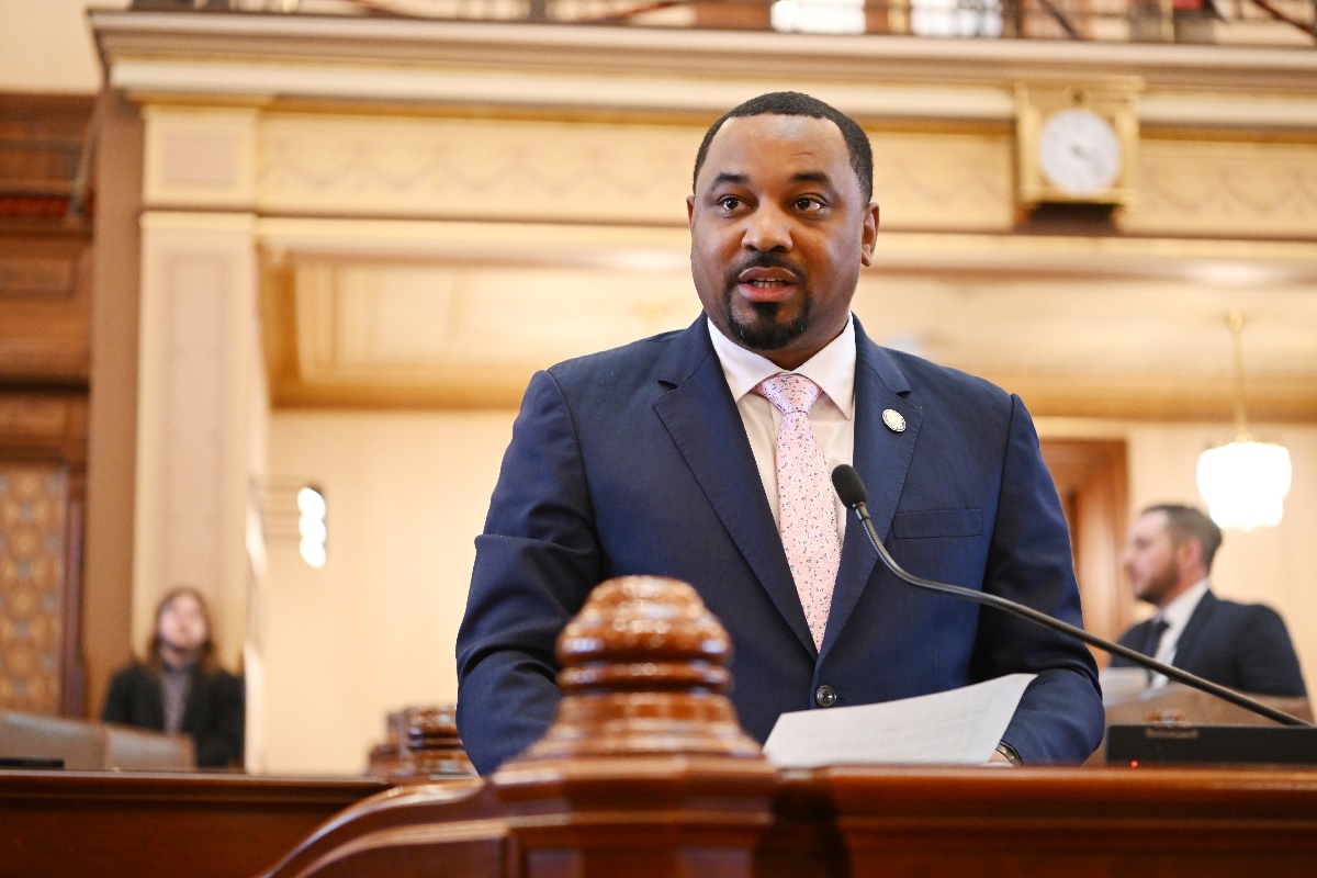 State Senator Willie Preston speaks on the Senate floor