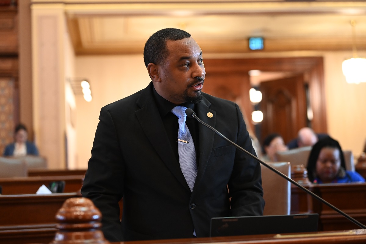 State Senator Willie Preston speaks on the Senate floor